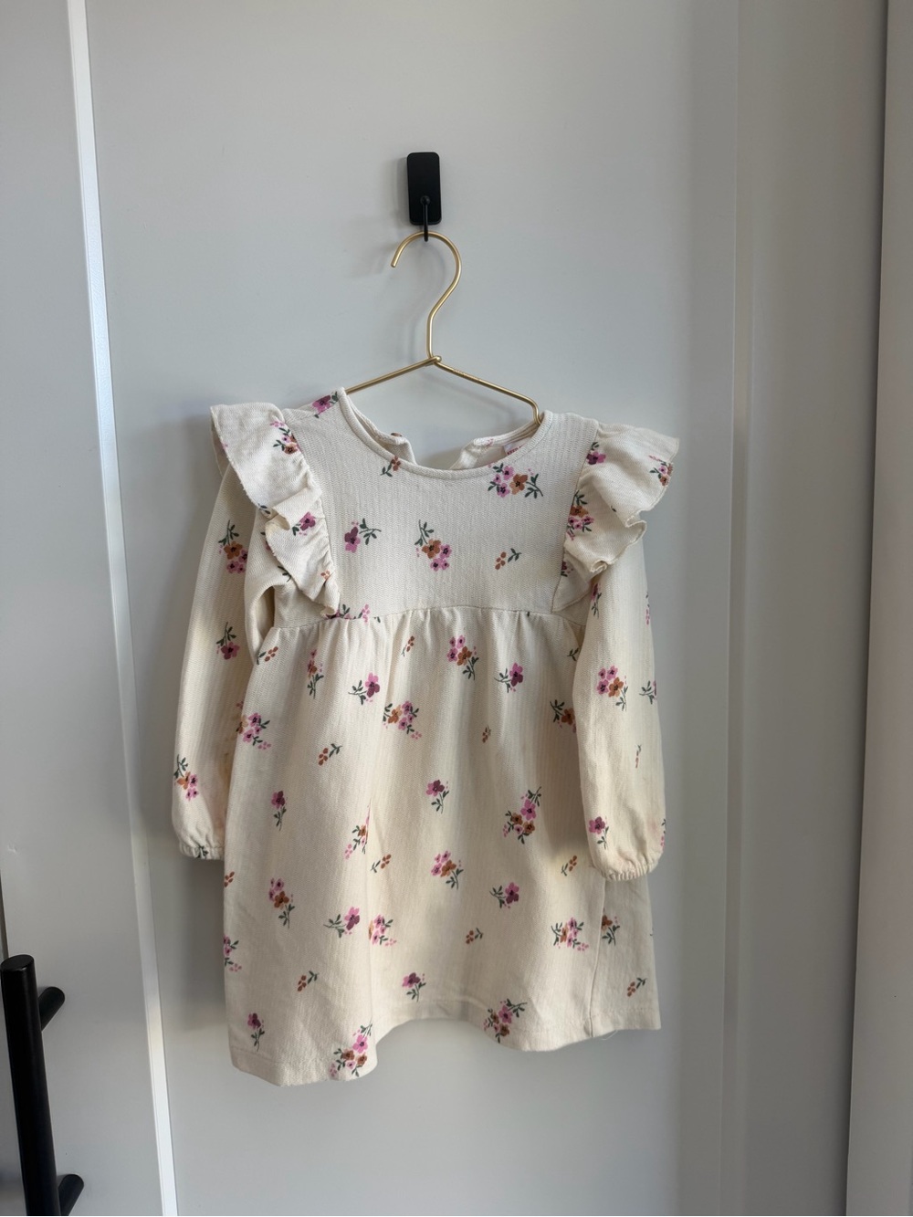 🌺 Girls 3-4 Zara Cream Knit Dress with Pink Floral Ruffles
